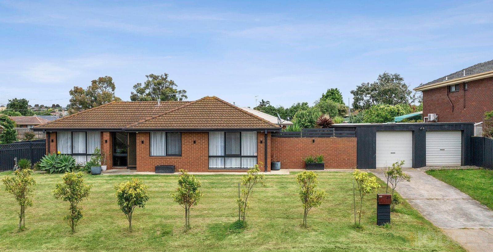 3 bedrooms House in 27 Nanworen Crescent BELL PARK VIC, 3215