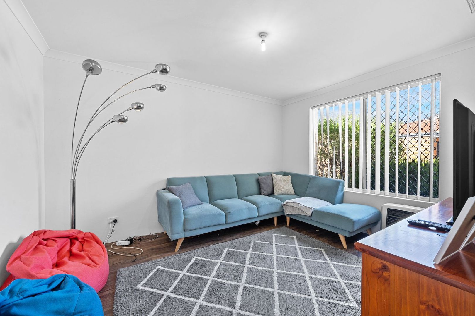 2/11 Exmouth Place, Thornlie WA 6108, Image 2