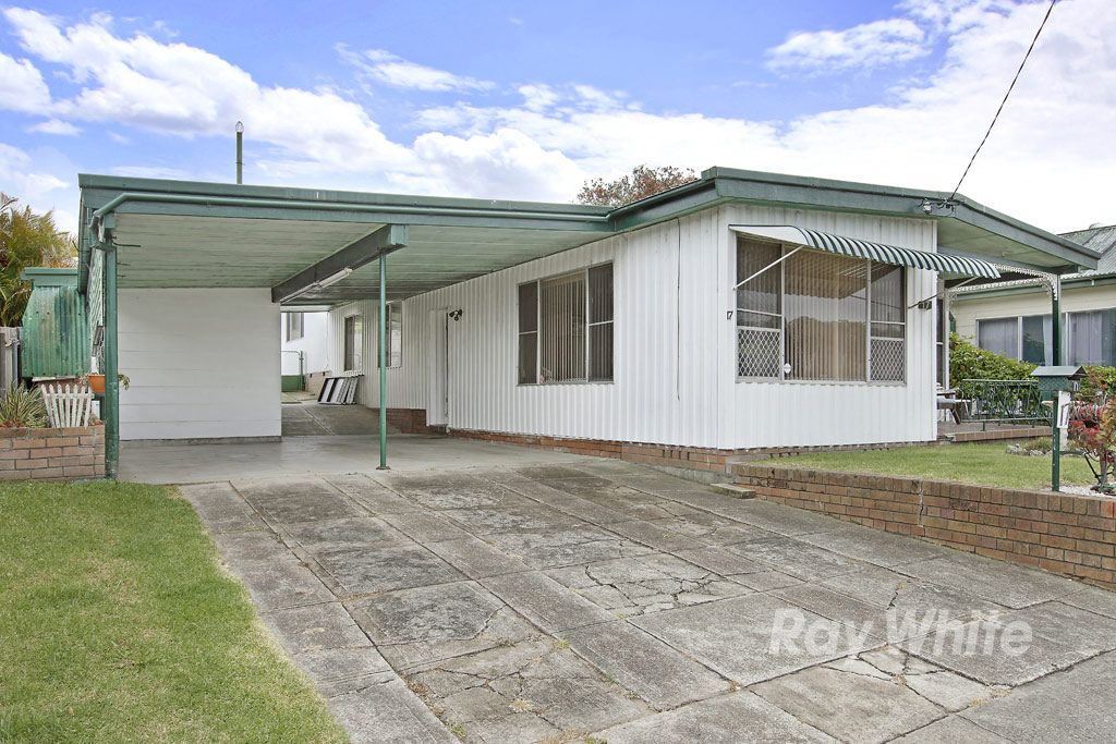 17 Prince Street, Fennell Bay NSW 2283, Image 0