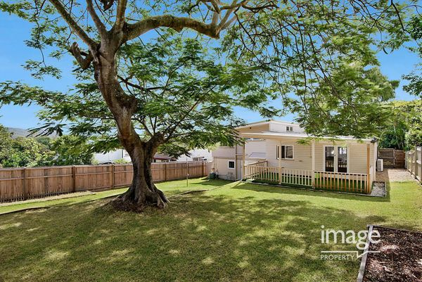 15 Euree Street, Kenmore QLD 4069