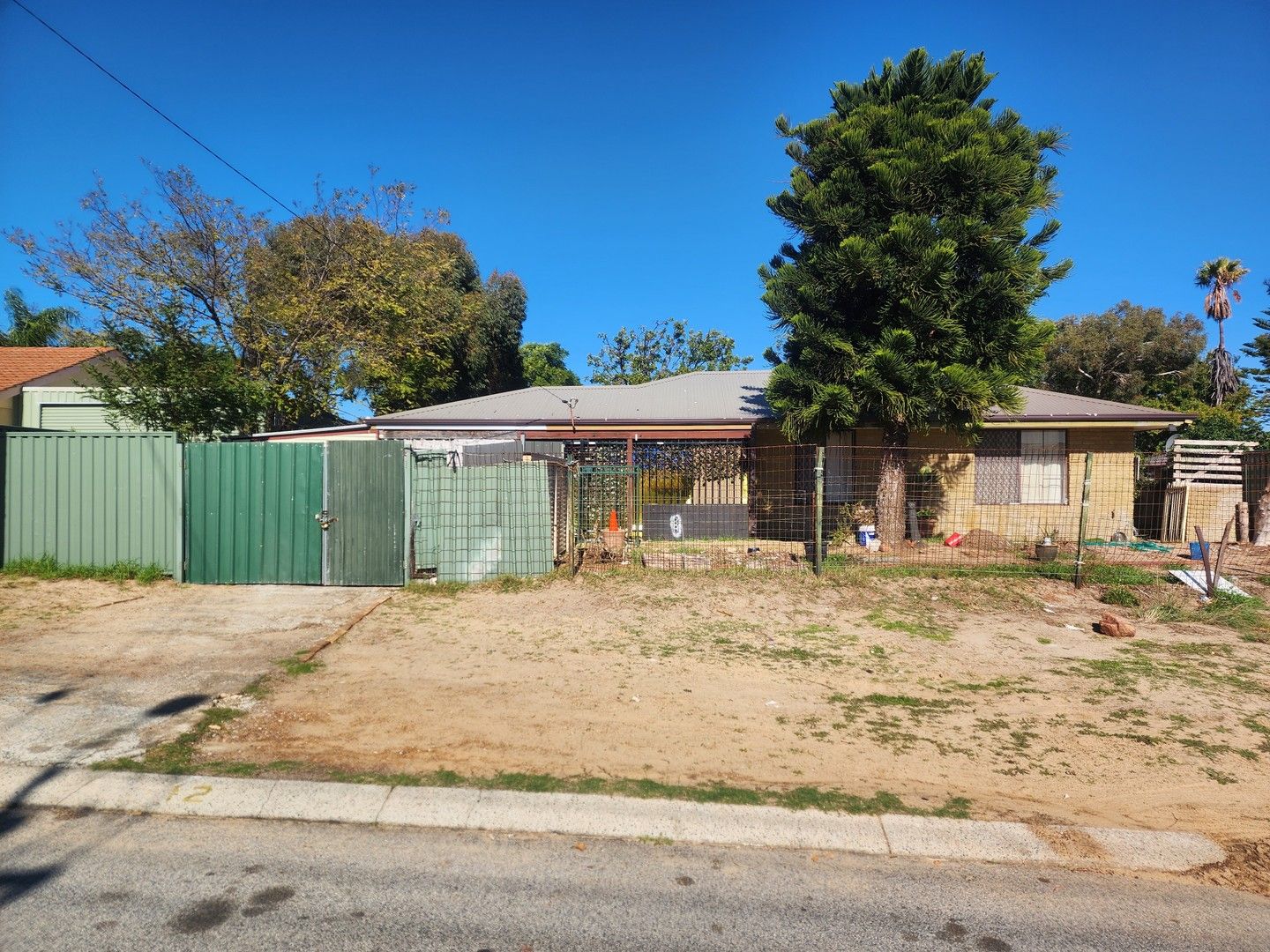 3 bedrooms House in 12 Cambell Road ARMADALE WA, 6112