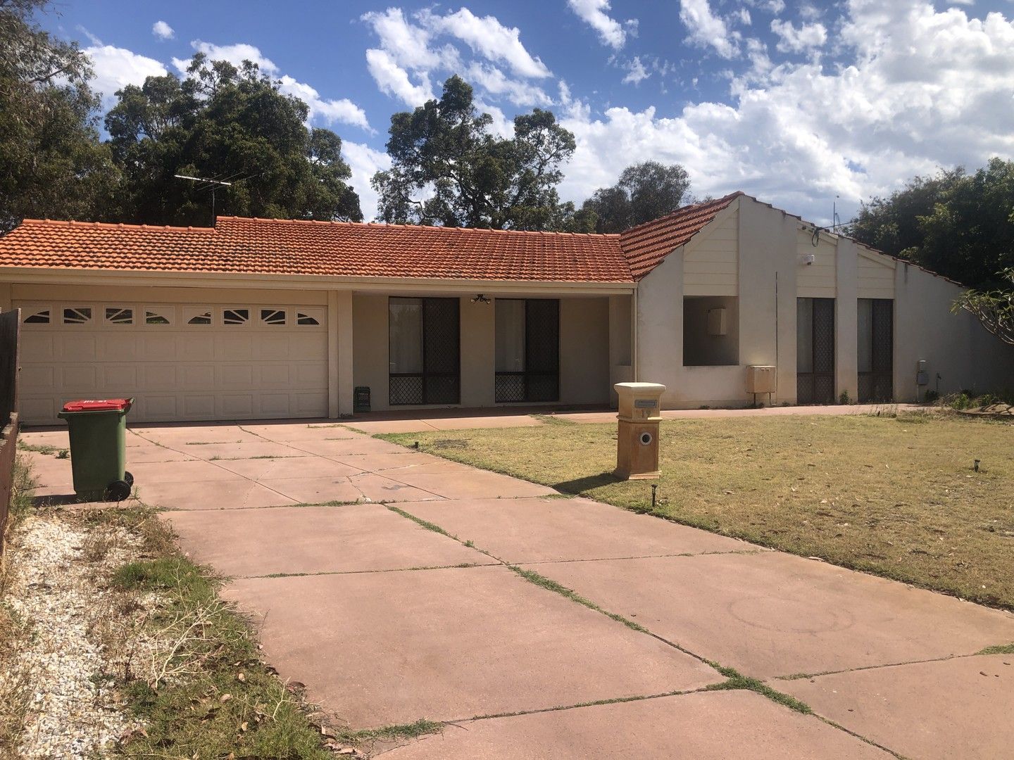 4 bedrooms House in 19 Eyre Close BULL CREEK WA, 6149