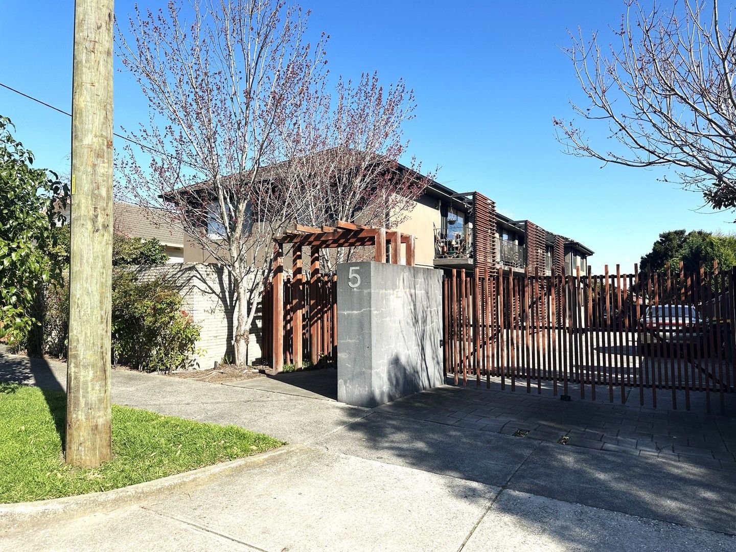 2 bedrooms Apartment / Unit / Flat in 2/5 Tasman Street PRESTON VIC, 3072