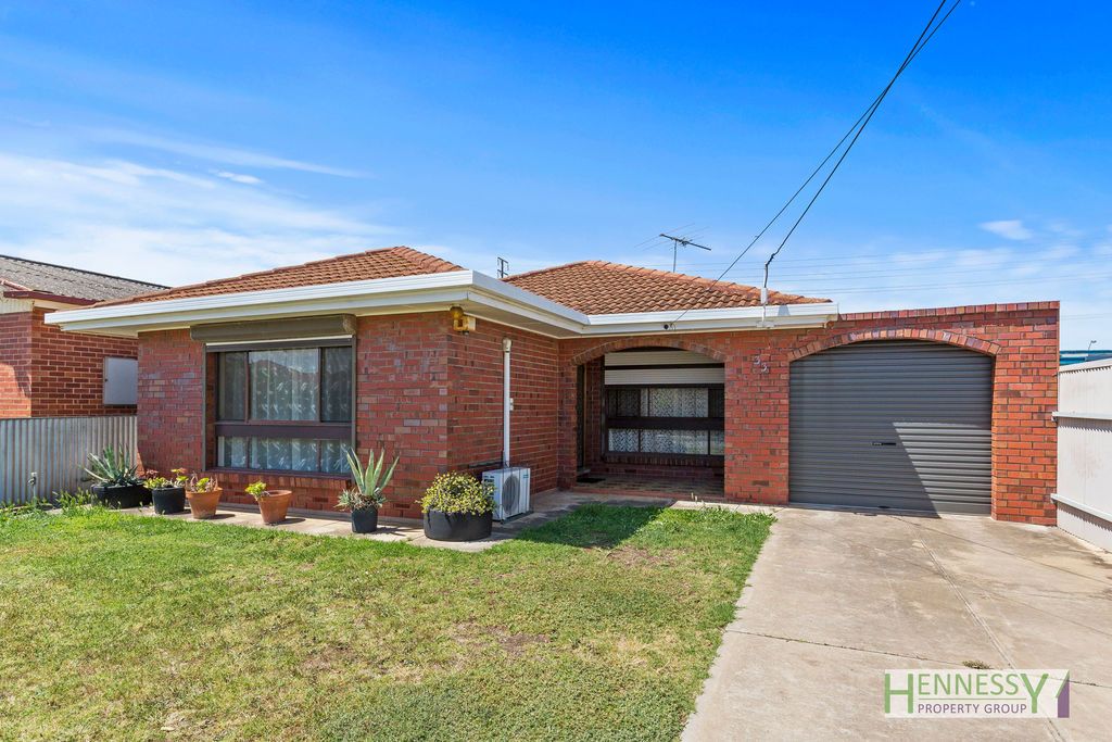 33 Cedar Avenue, Royal Par Property History & Address Research Domain