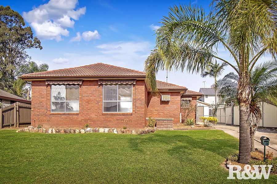 4 bedrooms House in 35 Menzies Circuit ST CLAIR NSW, 2759