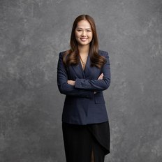 Anna Le, Sales representative