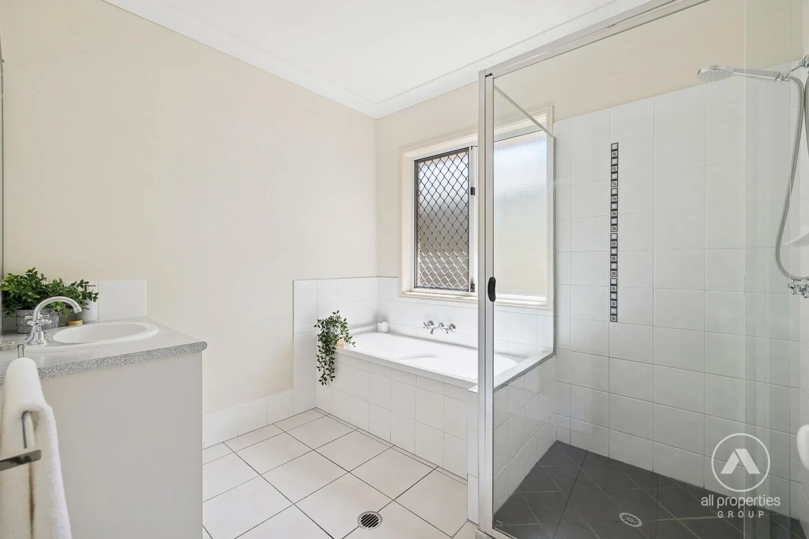 Additional image 19 of 16 Hill End Avenue, Hillcrest QLD 4118