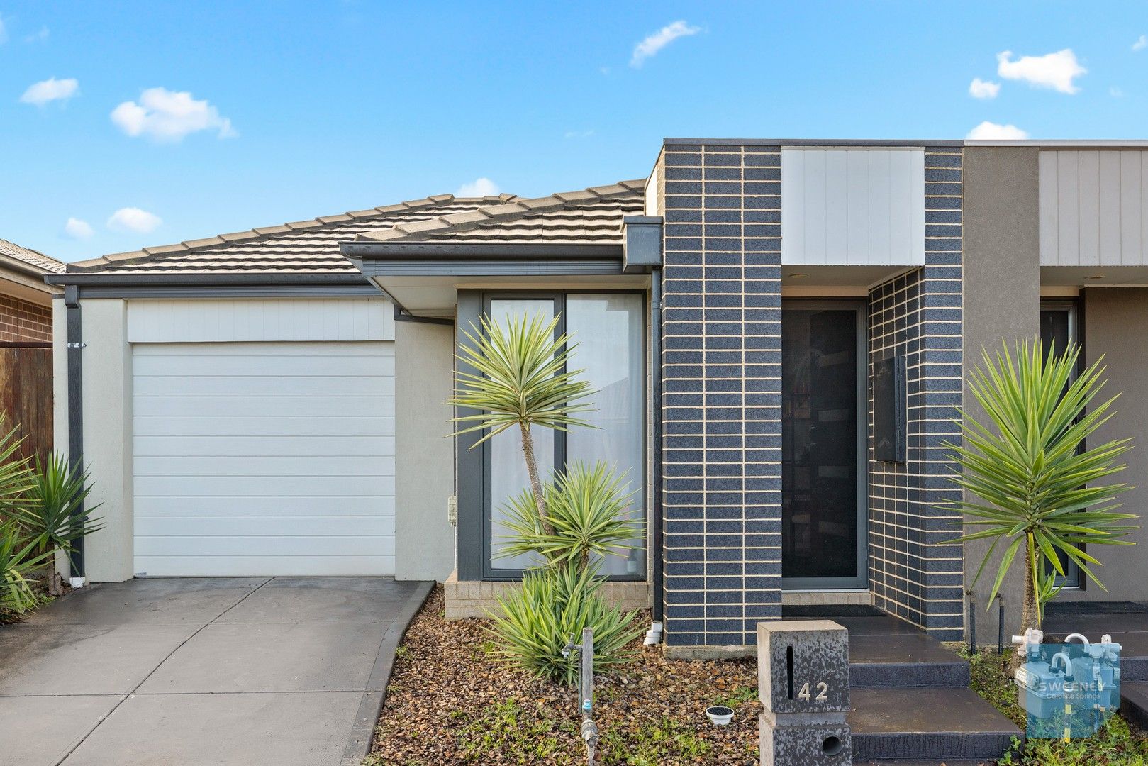 2 bedrooms House in 42 Annecy Boulevard FRASER RISE VIC, 3336