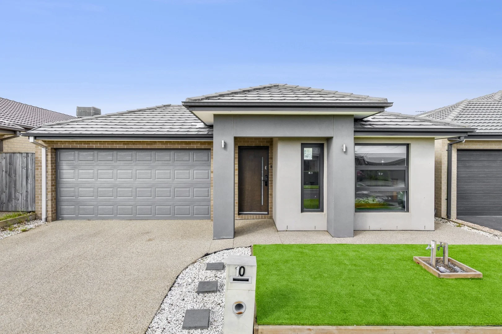 10 Forton Crescent, Cranbourne West VIC 3977