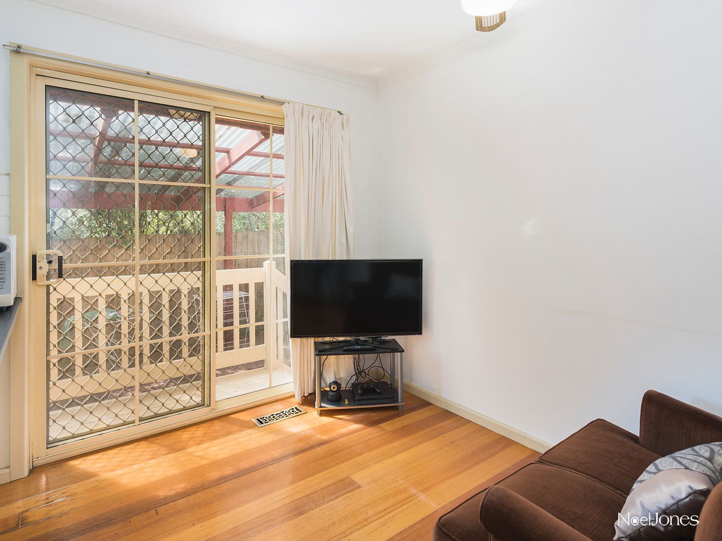 2/2 Gillard Street, Burwood VIC 3125, Image 2