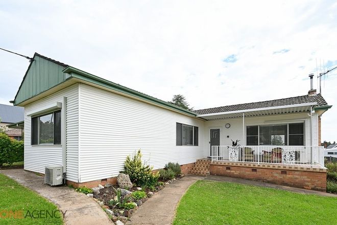 Picture of 25 Riddell Street, MOLONG NSW 2866