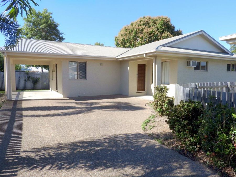 3 bedrooms Apartment / Unit / Flat in 13B Moor Court KELSO QLD, 4815