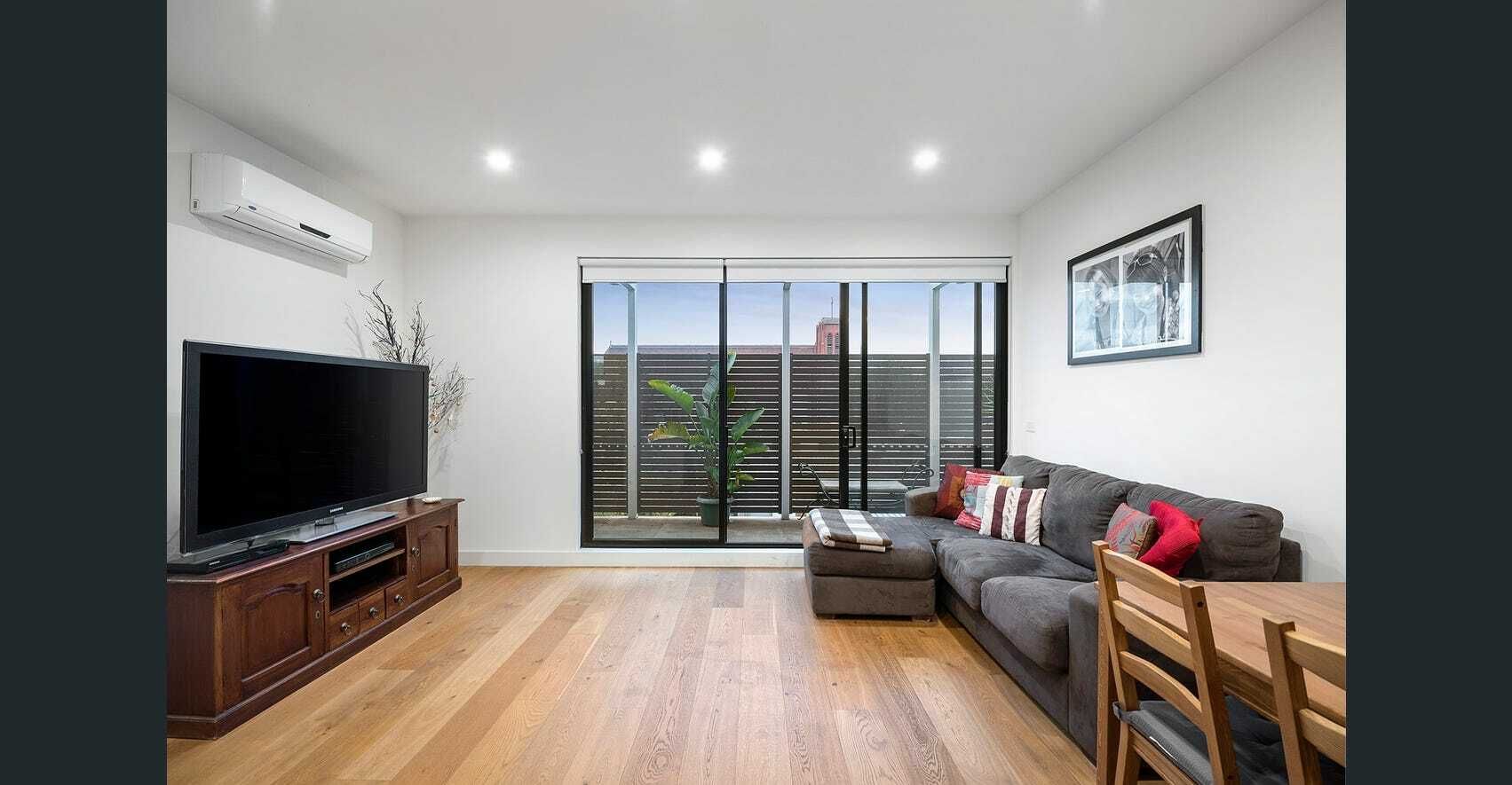 2 bedrooms Apartment / Unit / Flat in 201/241 Balaclava Road CAULFIELD NORTH VIC, 3161