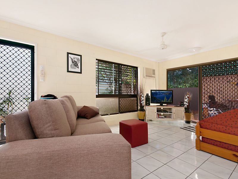 2/36-38 Mimosa Street, HOLLOWAYS BEACH QLD 4878, Image 2