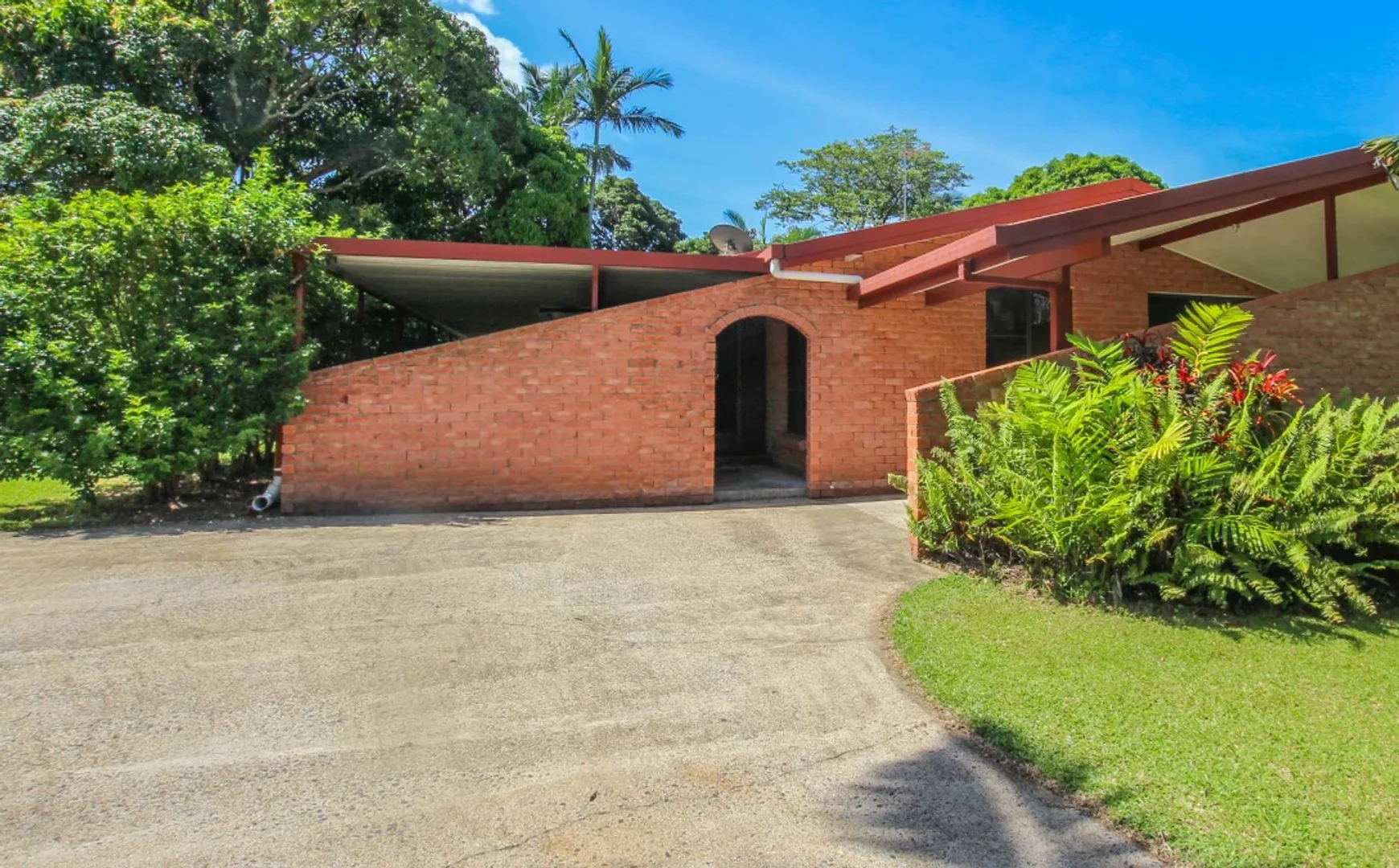 10 Arena Cl, Bayview Heights QLD 4868