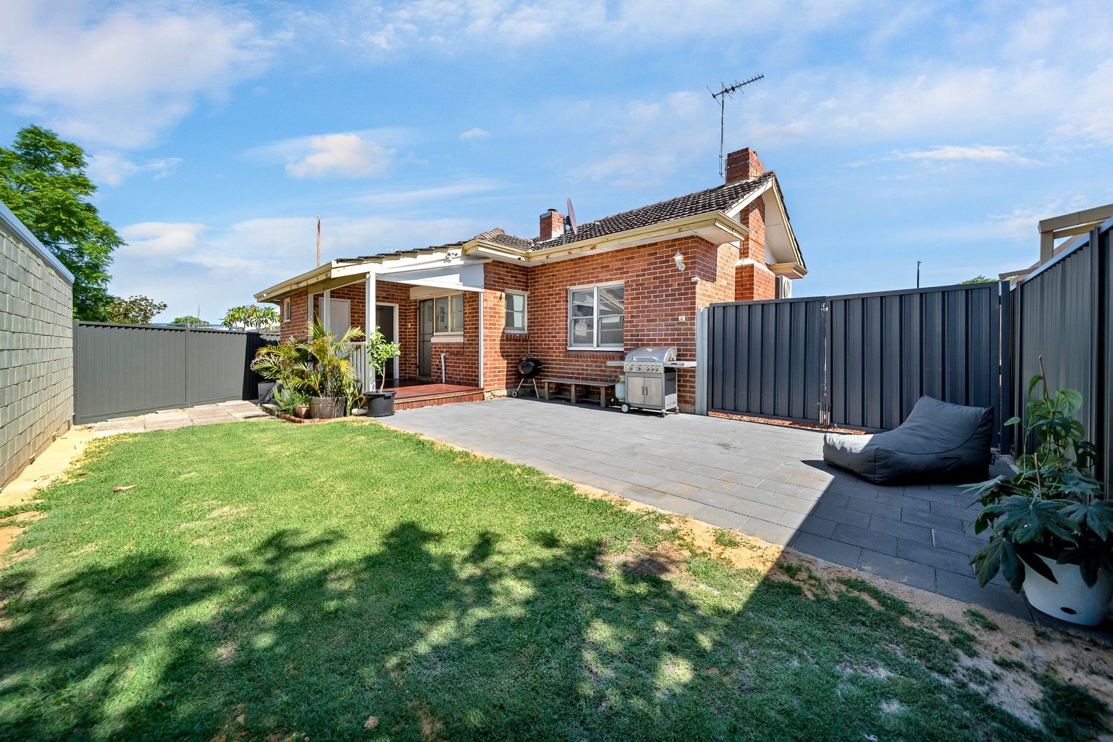 2 bedrooms House in 17 Parsons Avenue MANNING WA, 6152