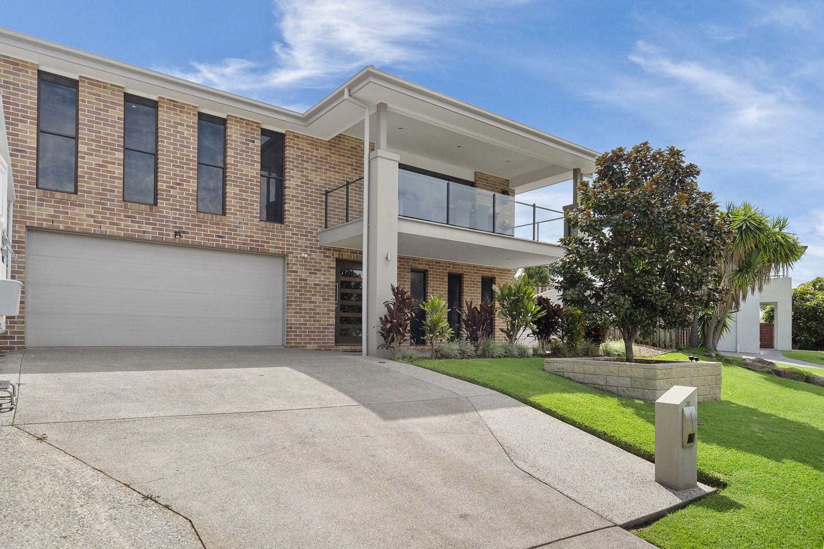 4 bedrooms House in 38 Codrington Circuit PACIFIC PINES QLD, 4211