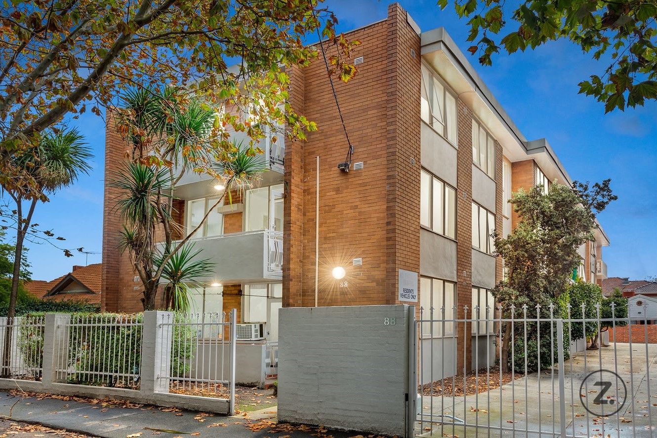 2 bedrooms Apartment / Unit / Flat in 1/88 Addison Street ELWOOD VIC, 3184