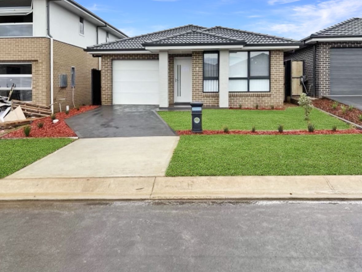 4 bedrooms House in 9 Swallow Loop ORAN PARK NSW, 2570
