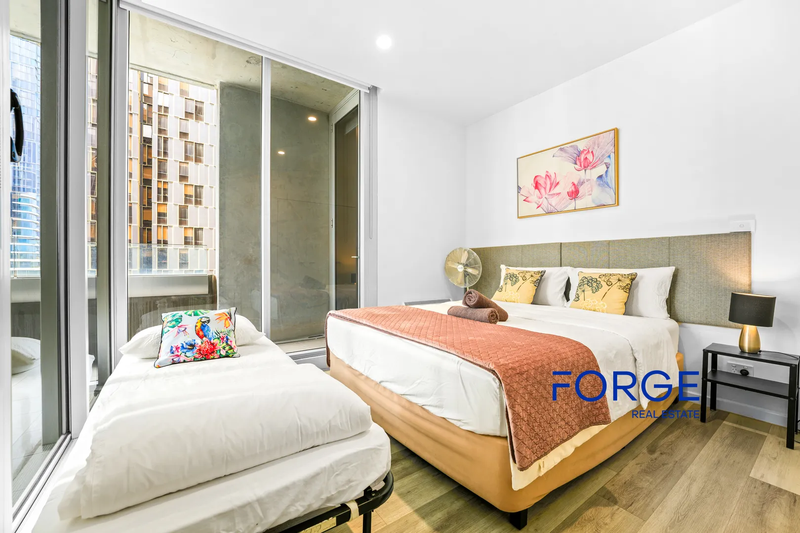 Paris End CBD Apartment  Exceptional Rental Yield - View 4