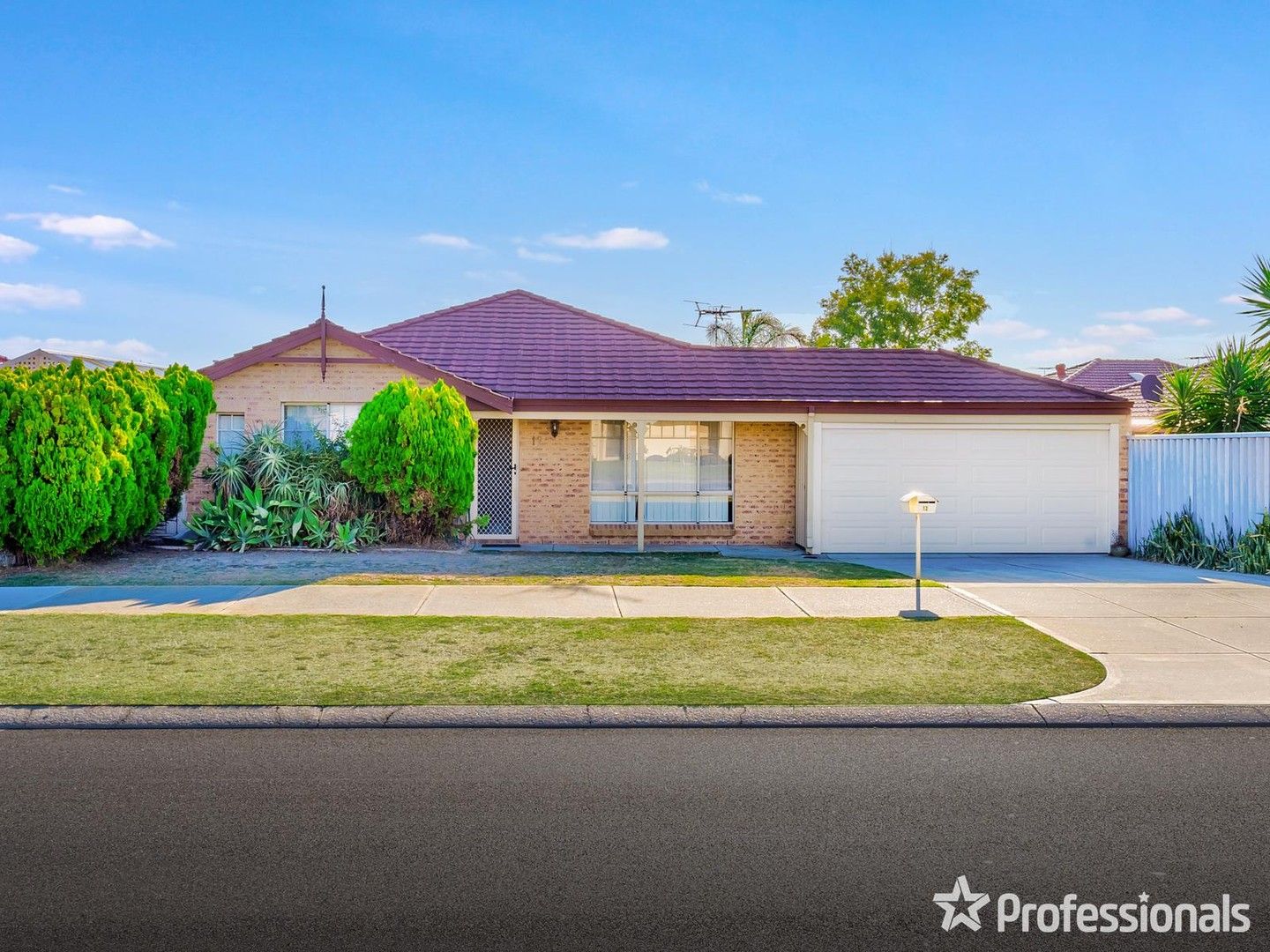 4 bedrooms House in 12 Santa Monica Drive WAIKIKI WA, 6169