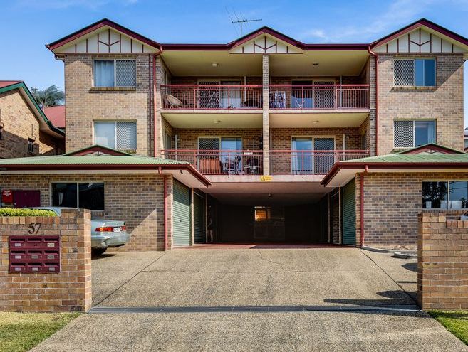 2 bedrooms Apartment / Unit / Flat in 2/57 Dickson Street MORNINGSIDE QLD, 4170