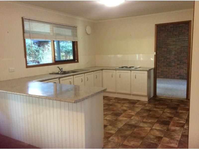 12 Queen Street, Dookie VIC 3646, Image 2