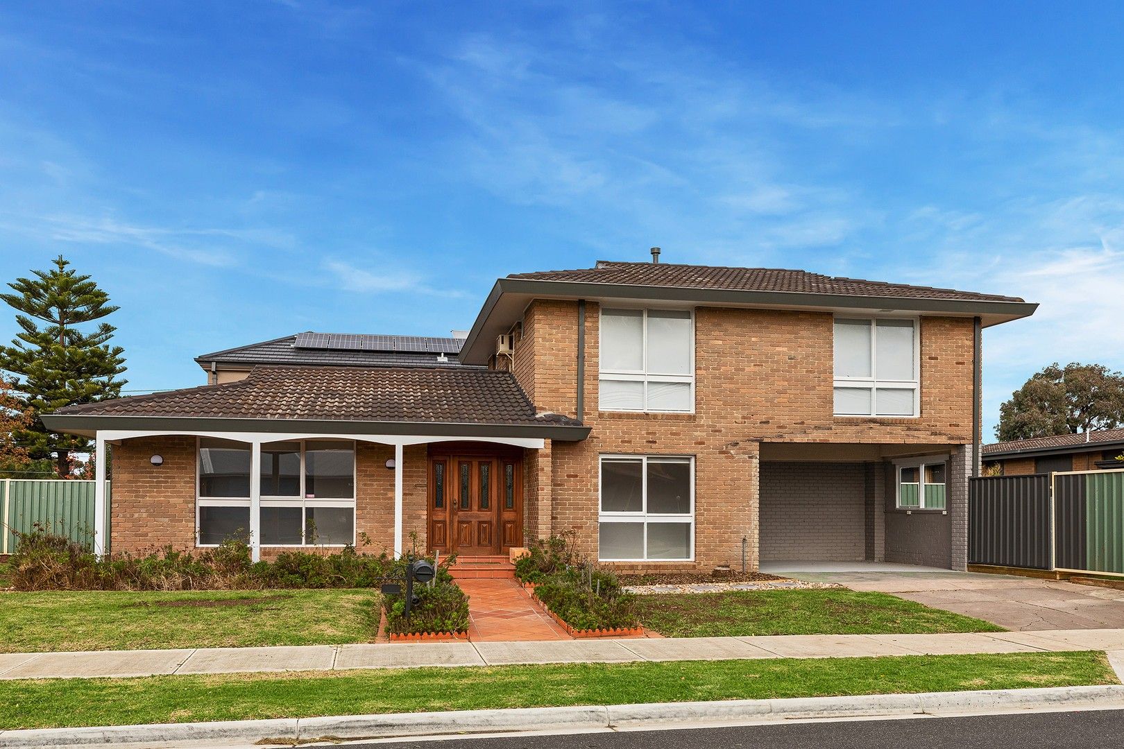 4 bedrooms House in 16 Kiewa Crescent KEILOR VIC, 3036