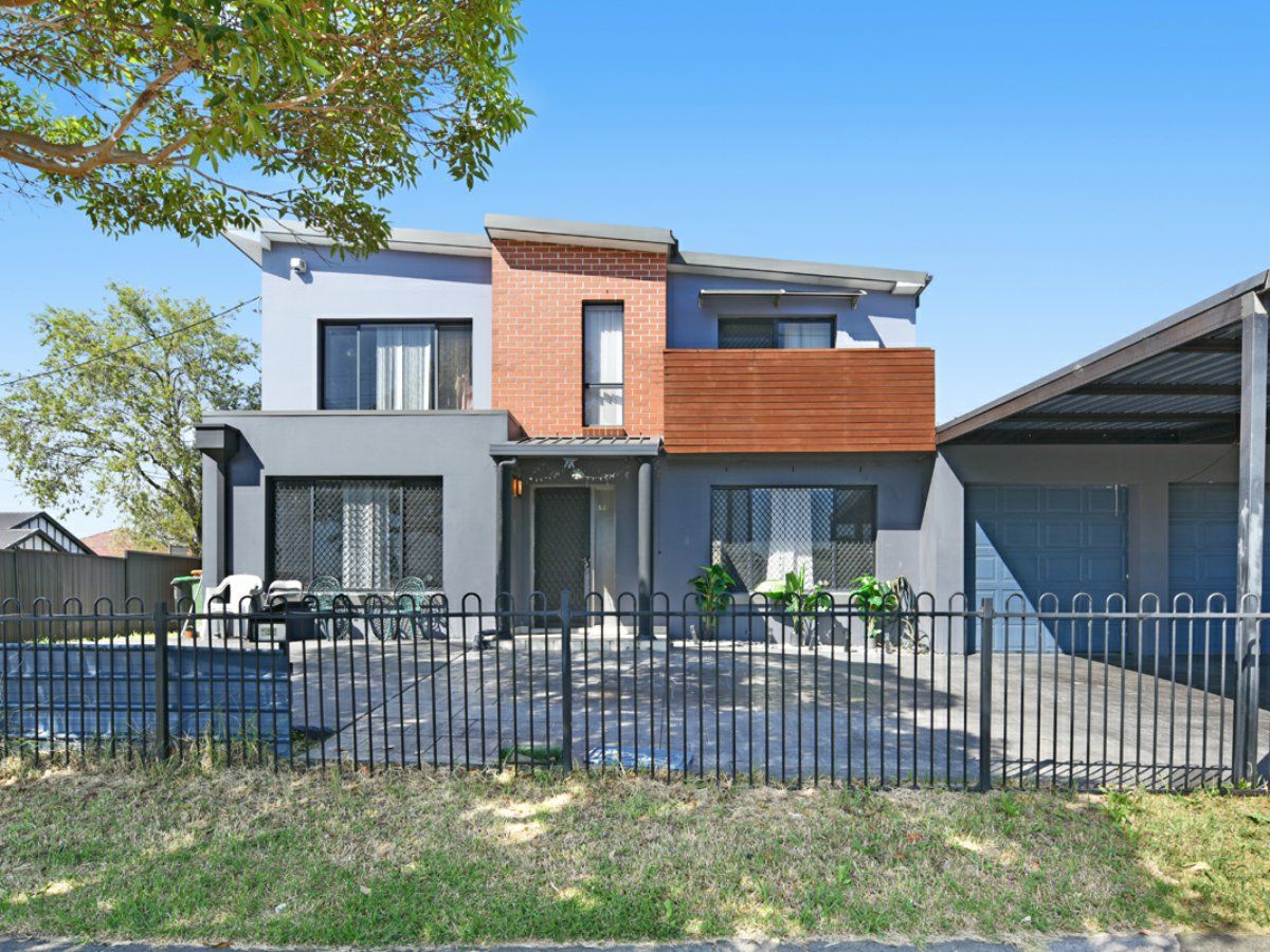 4 bedrooms House in 52 Wattle Street PUNCHBOWL NSW, 2196