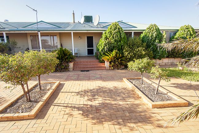 317 Couper Road, South Kununoppin WA 6489, Image 2