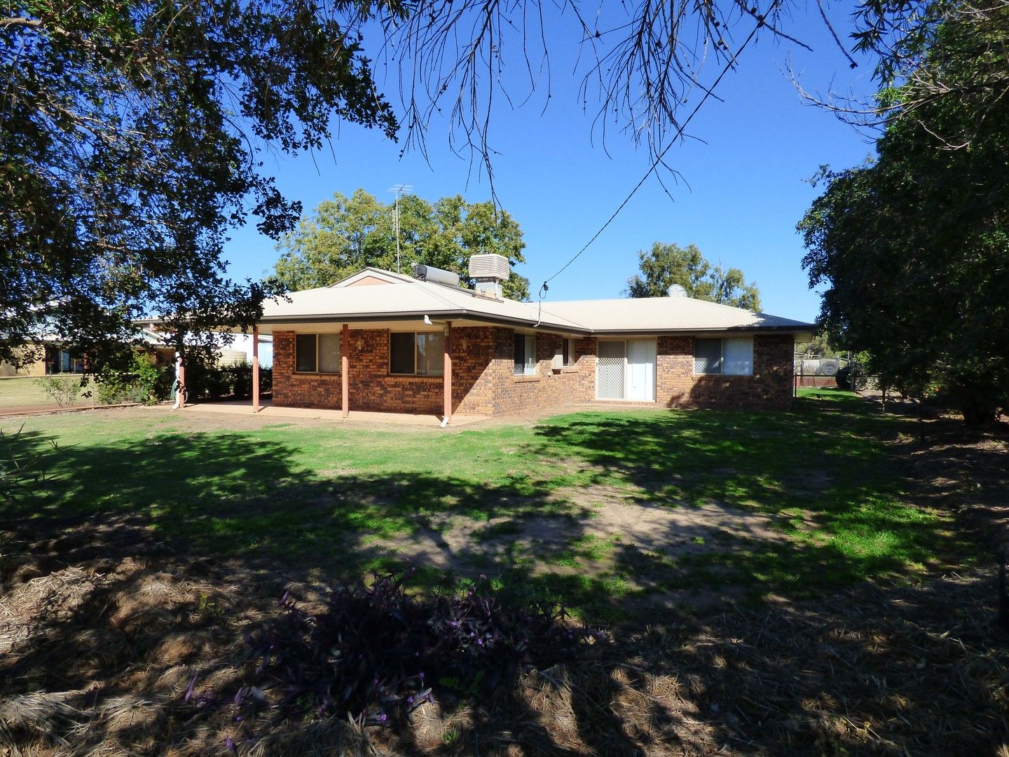4 bedrooms House in 10 Barlee Street ST GEORGE QLD, 4487