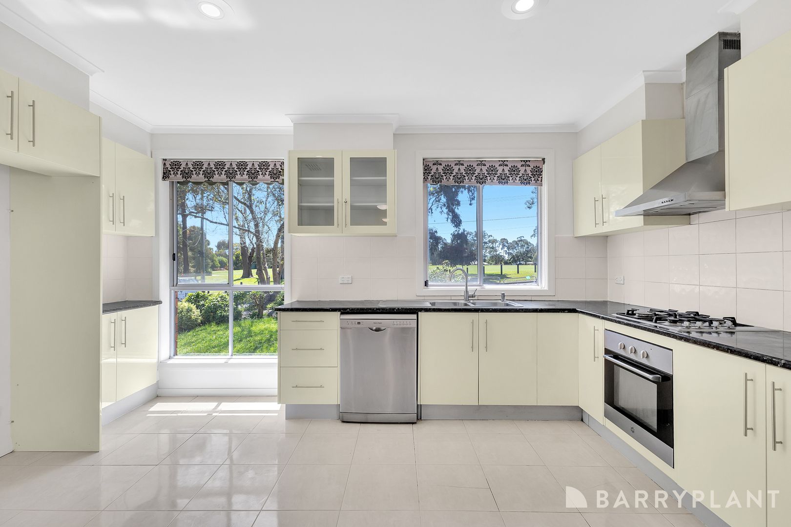 10 Elliott Street, Boronia VIC 3155, Image 2