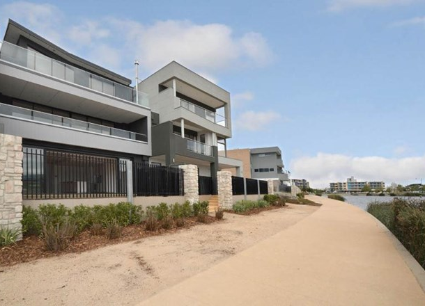 27 The Strand , Caroline Springs VIC 3023