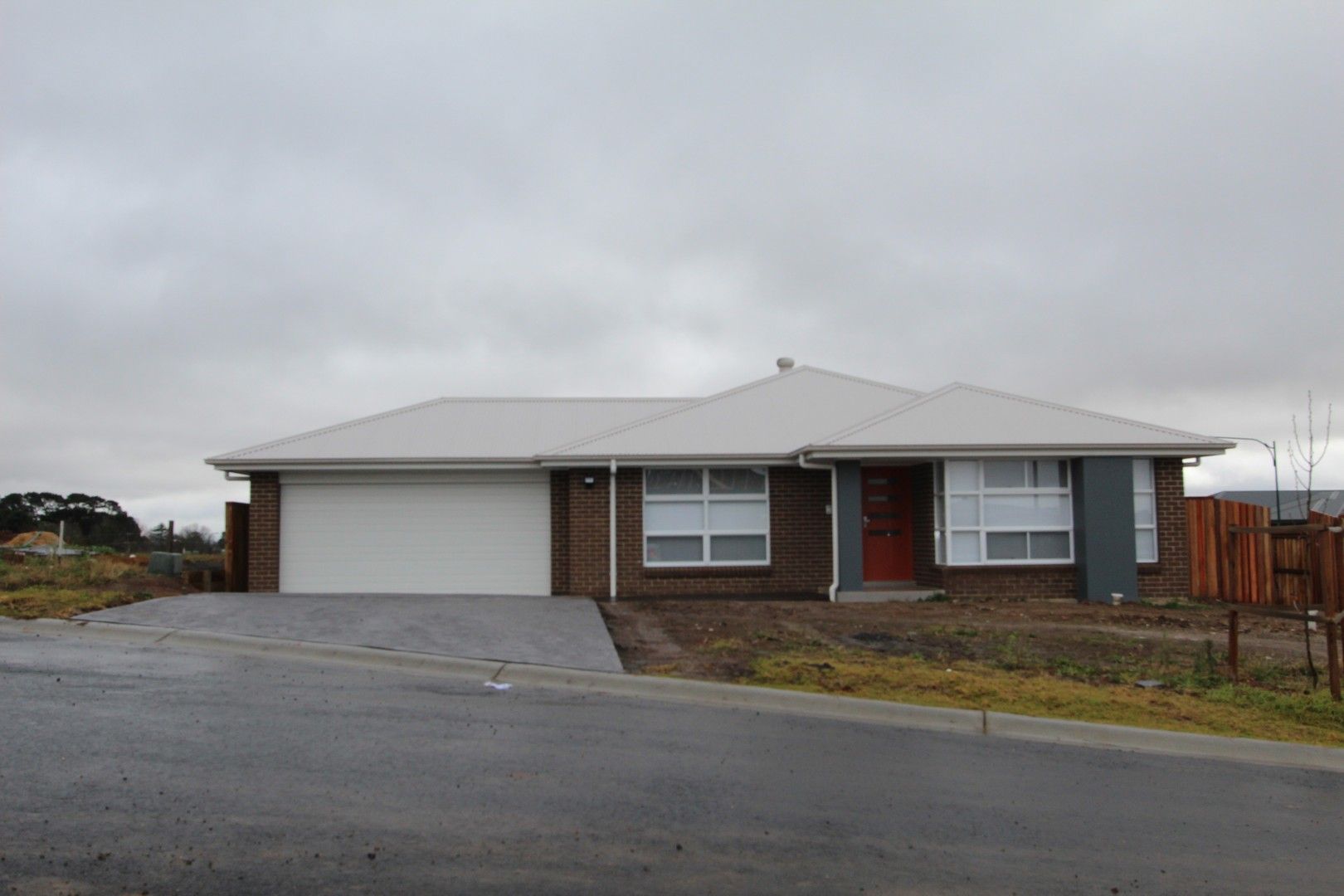 4 bedrooms House in 2 Wiles Place MOSS VALE NSW, 2577
