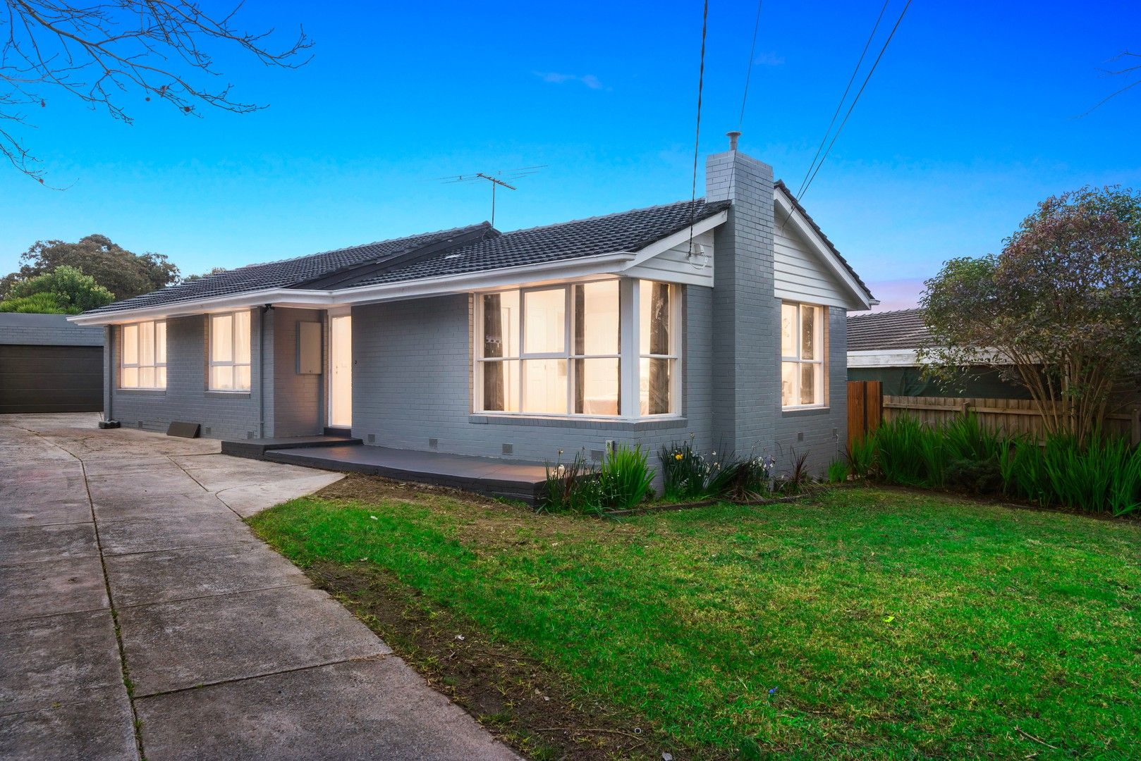 4 bedrooms House in 5 Monaro Close WANTIRNA SOUTH VIC, 3152