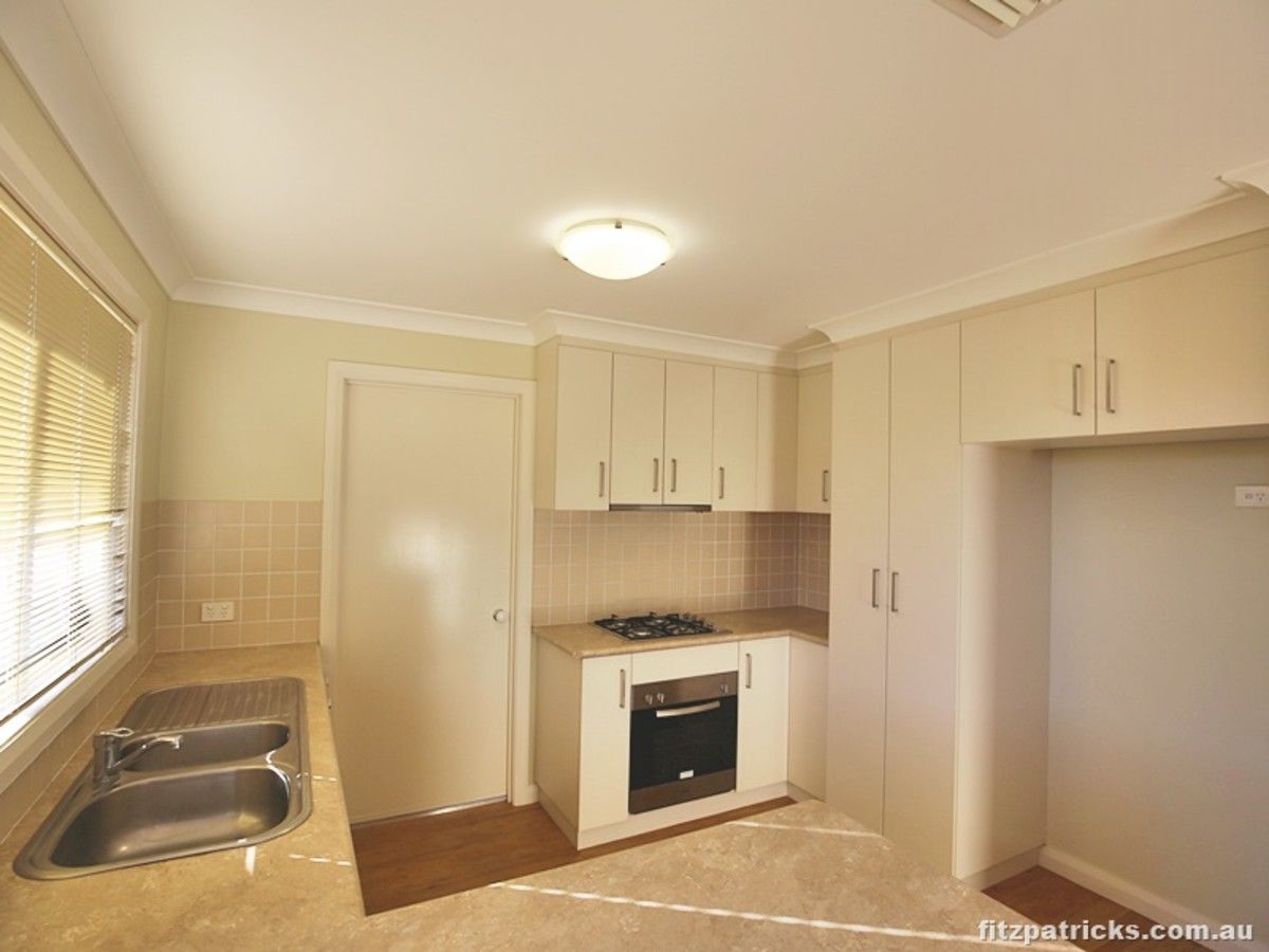 2/8 Protea Place, Forest Hill NSW 2651, Image 1