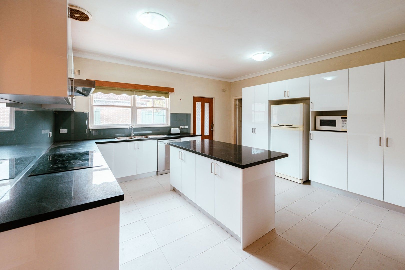 4 bedrooms House in 4 Mooki Street MIRANDA NSW, 2228