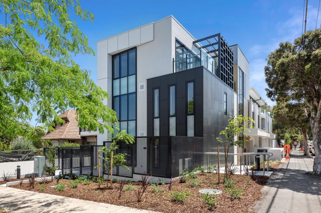 3 bedrooms Apartment / Unit / Flat in 201/190 Alma Rd ST KILDA EAST VIC, 3183