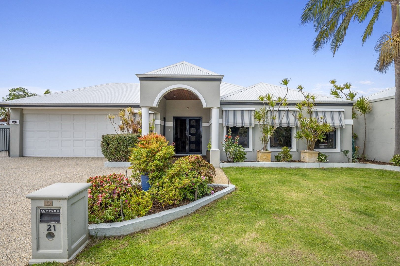 4 bedrooms House in 21 Carnarvon Way ERSKINE WA, 6210