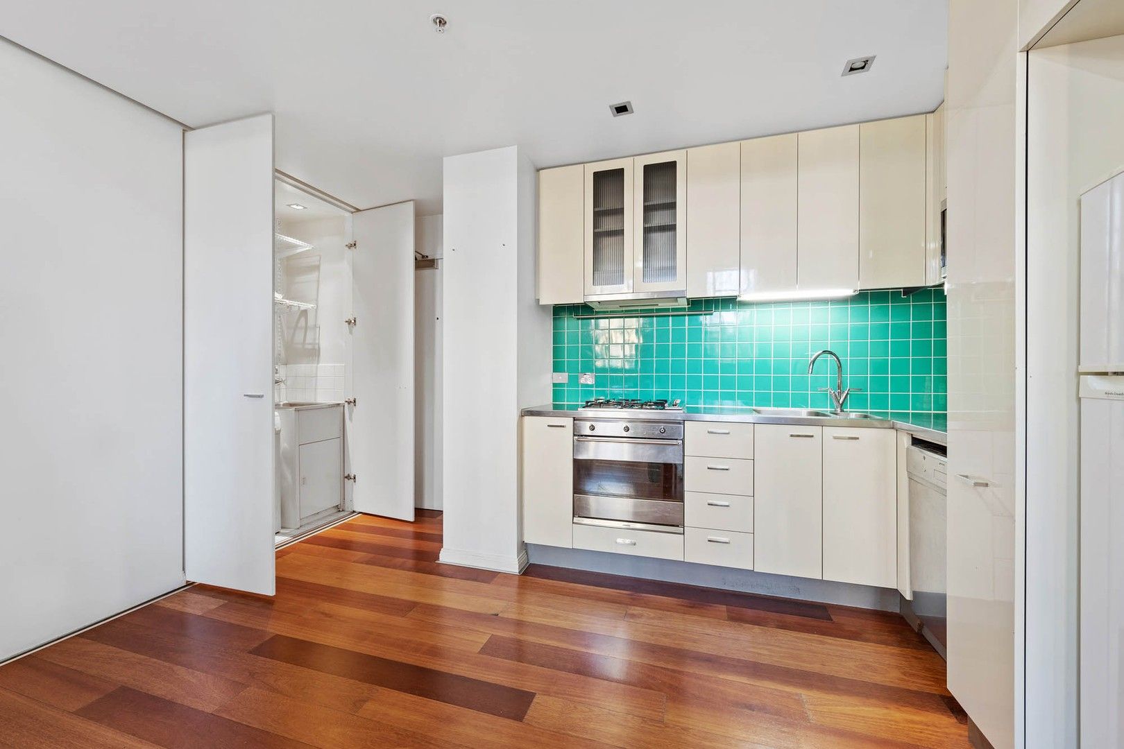 1 bedrooms Apartment / Unit / Flat in 211/336 Russell St MELBOURNE VIC, 3000
