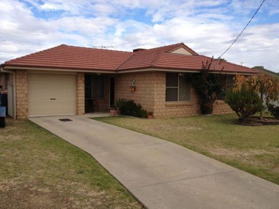 4 bedrooms House in 42 Southview Street WEST TAMWORTH NSW, 2340