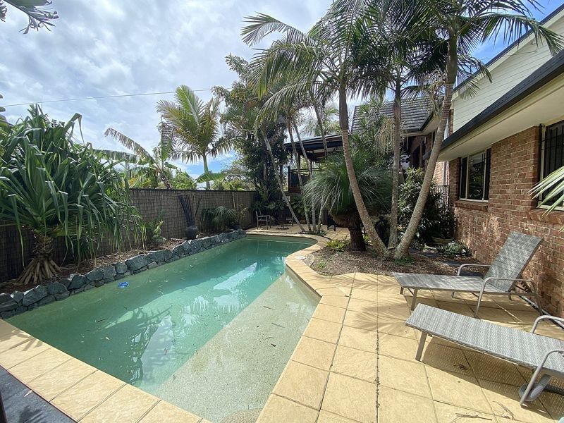 3 bedrooms House in 24 Dawn Drive MOONEE BEACH NSW, 2450
