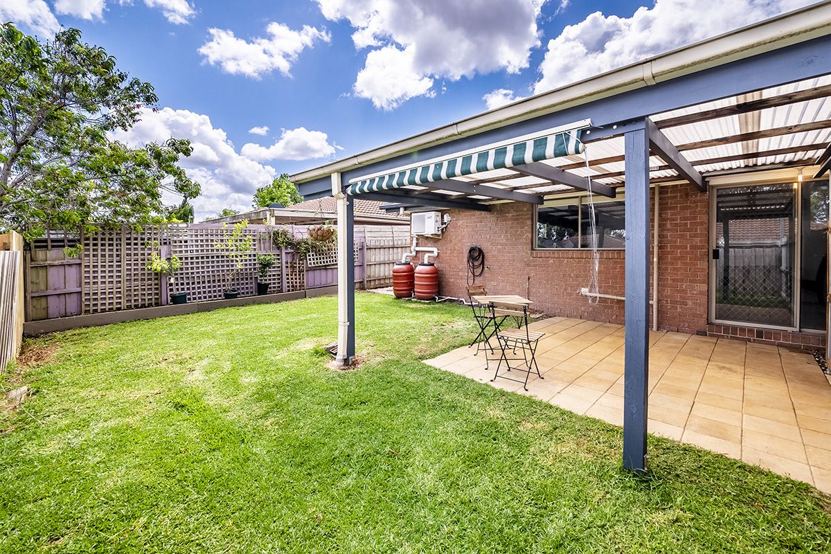 2 Knowing Close, Cranbourne West VIC 3977, Image 0