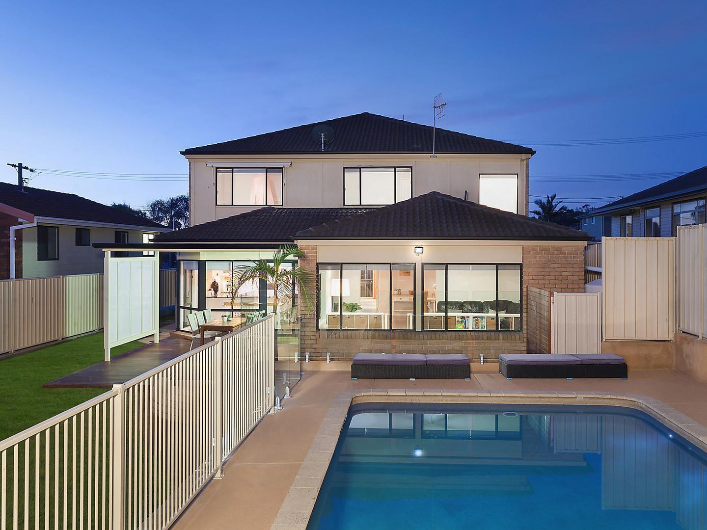 9 Lewis Crescent, Forresters Beach NSW 2260, Image 2