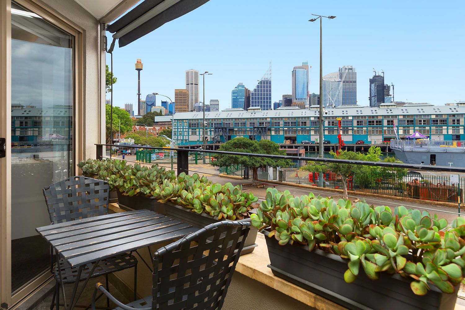 2 bedrooms Apartment / Unit / Flat in 4/67 Cowper Wharf Road WOOLLOOMOOLOO NSW, 2011