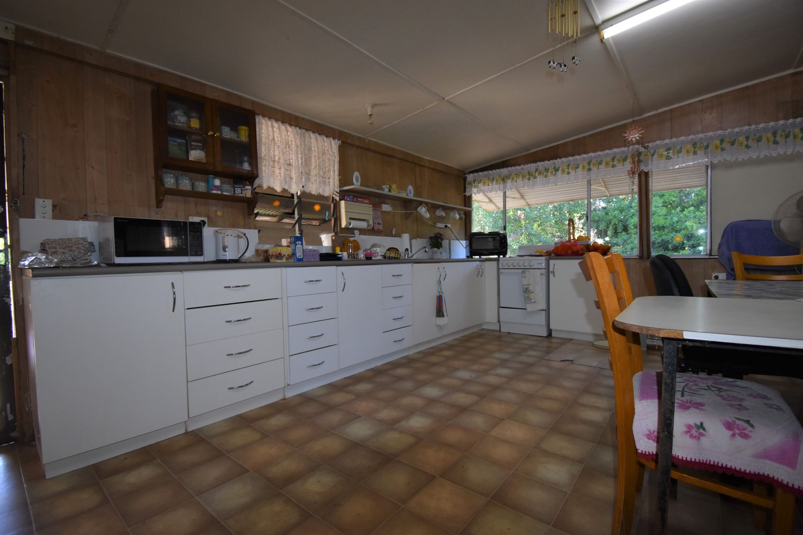 10 Pasteur Street, Jericho QLD 4728 Domain