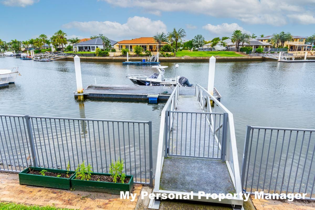 4 bedrooms House in  BANKSIA BEACH QLD, 4507