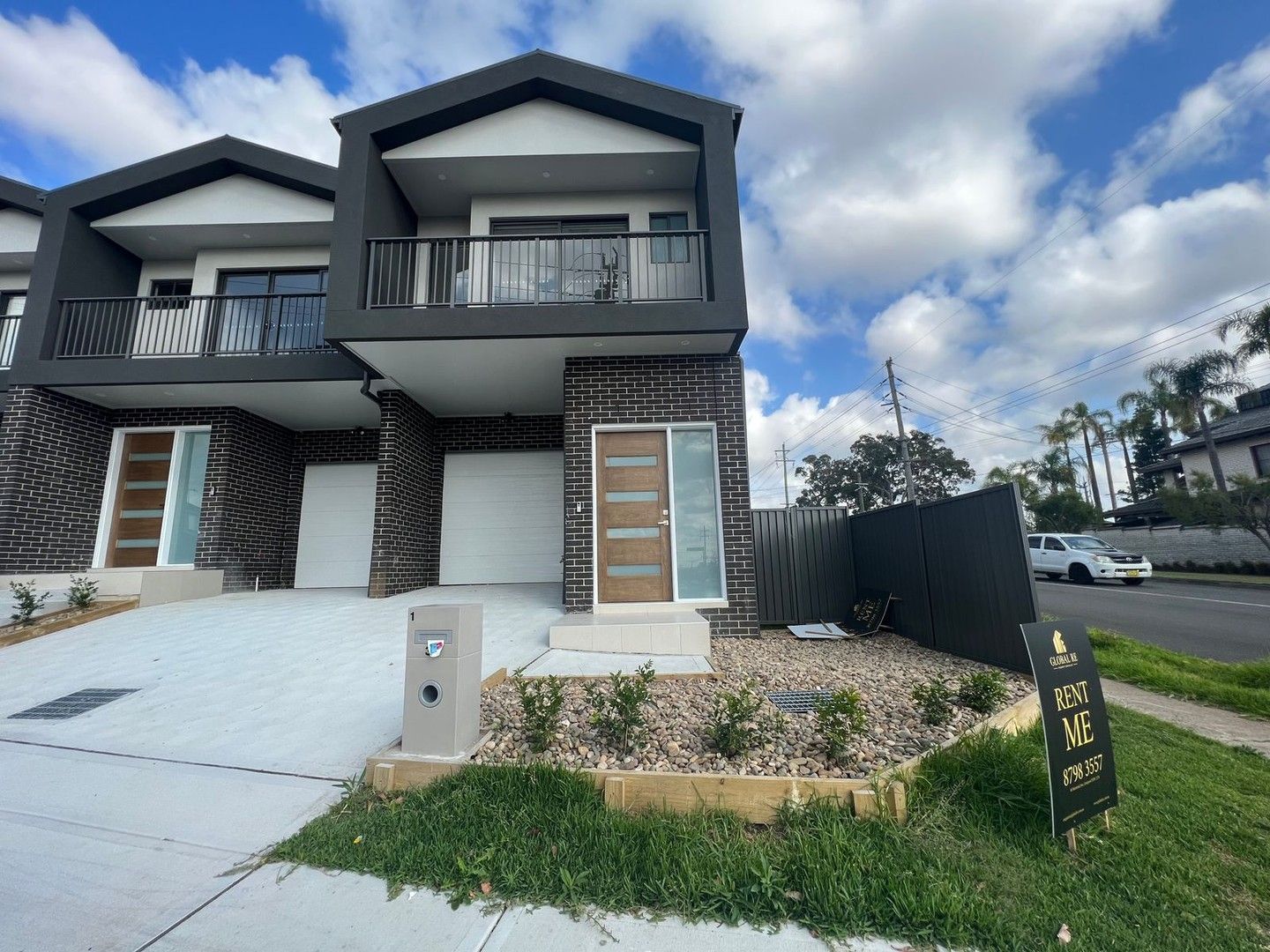 5 bedrooms House in 33 Barton Street SMITHFIELD NSW, 2164