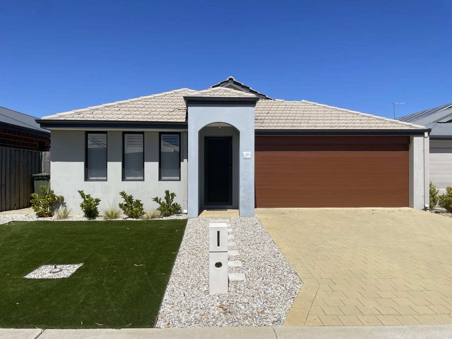 4 bedrooms House in 11 Ensign Way ELLENBROOK WA, 6069