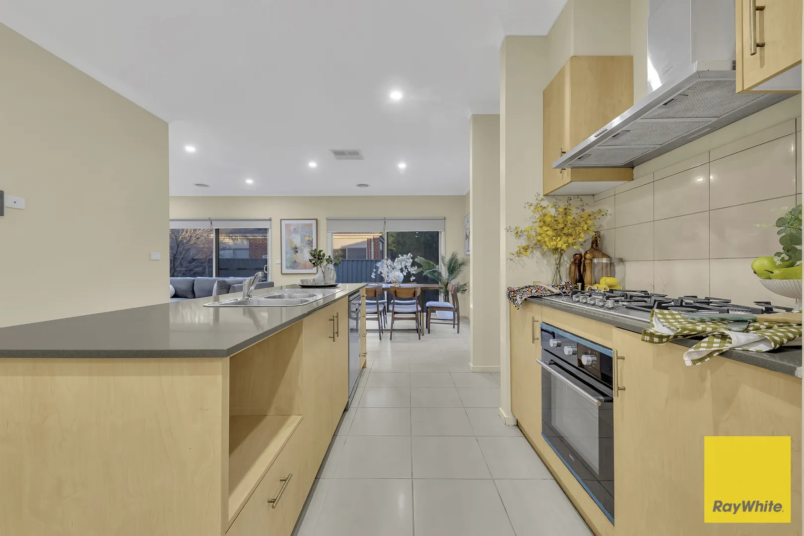 Steps away From Major Shopping Centre Tarneit Central/Train Staton/Baden Powell College and much more.!!! - More